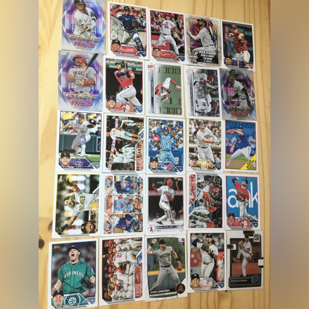 Baseball Card Lot 25 Assorted MLB Player Team Cards Braves Cardinals Toronto